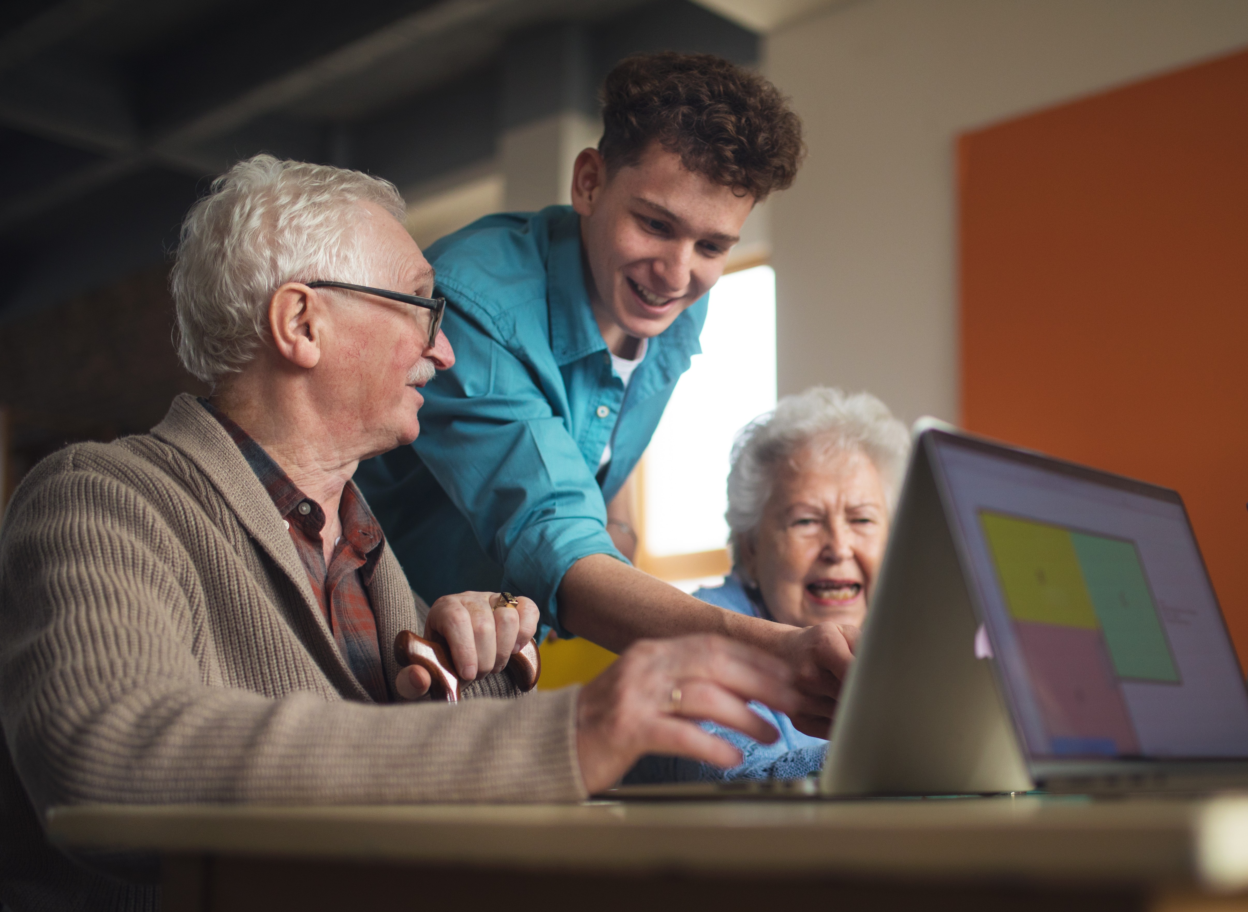 Technician providing at-home computer help to a senior in Northern Virginia